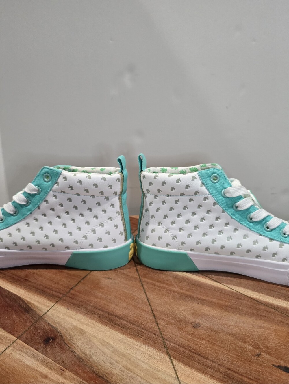 Nintendo Animal Crossing Horizon Tennis Shoes - Picture 3 of 9